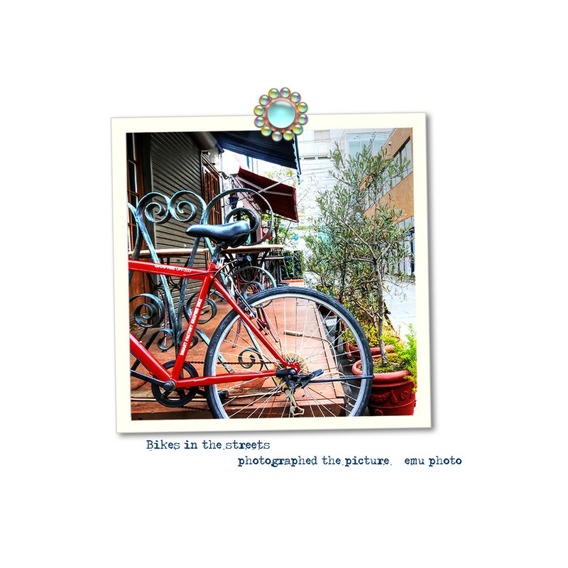 街の一角と自転車
