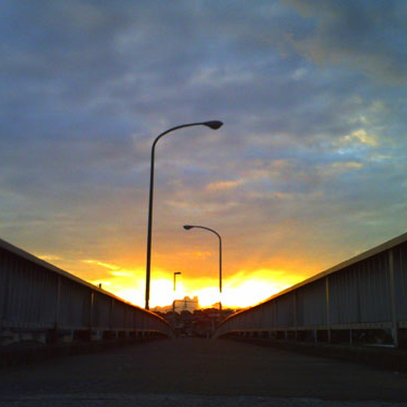 橋と夕日