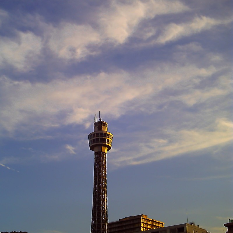 夕暮れのマリンタワー