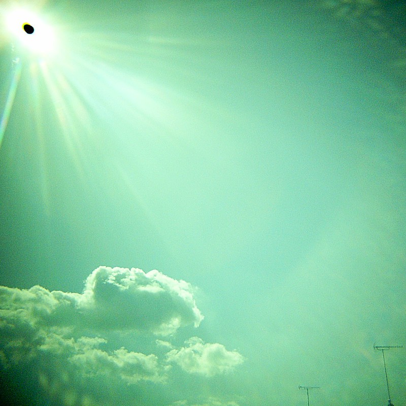 アンテナ、雲、太陽