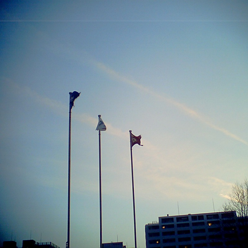 旗と雲