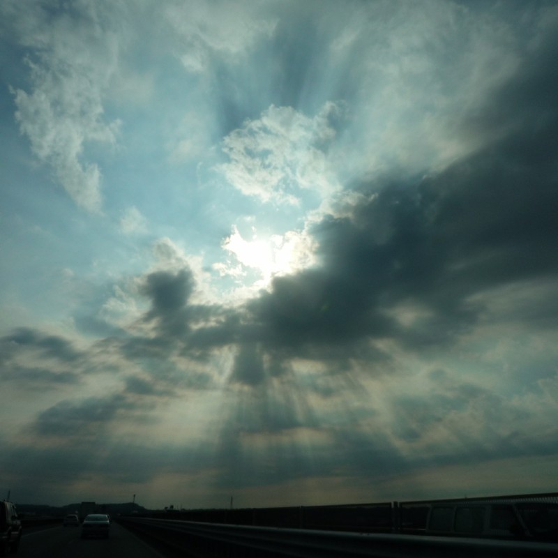 くものうえから。