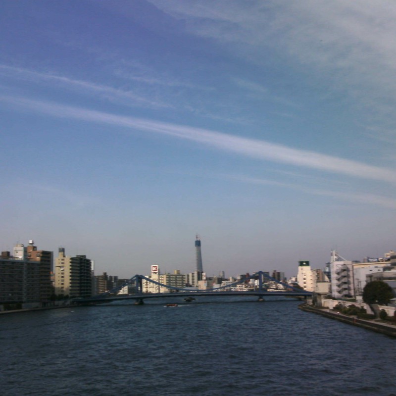 橋の向こうは東京の新名所