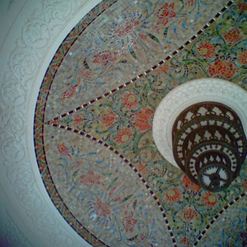 天井のモザイクタイル