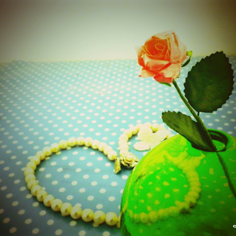琉球硝子と薔薇の花。