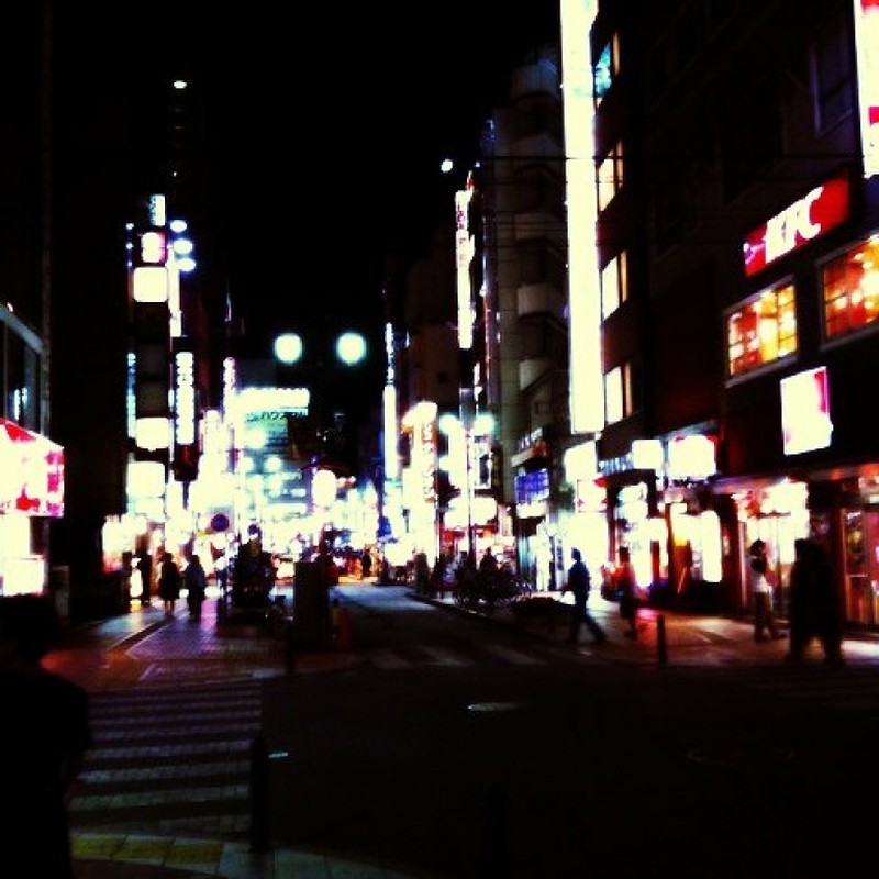 夜の繁華街