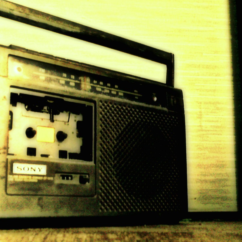 壊れかけ?のラジカセ