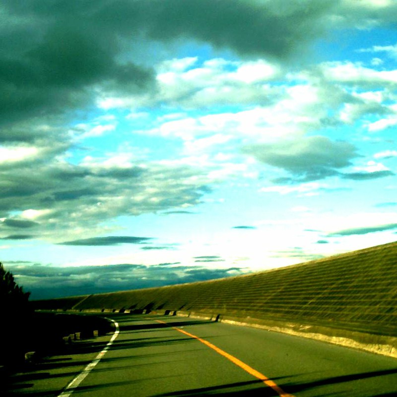 堤防沿いをふたりで。。。