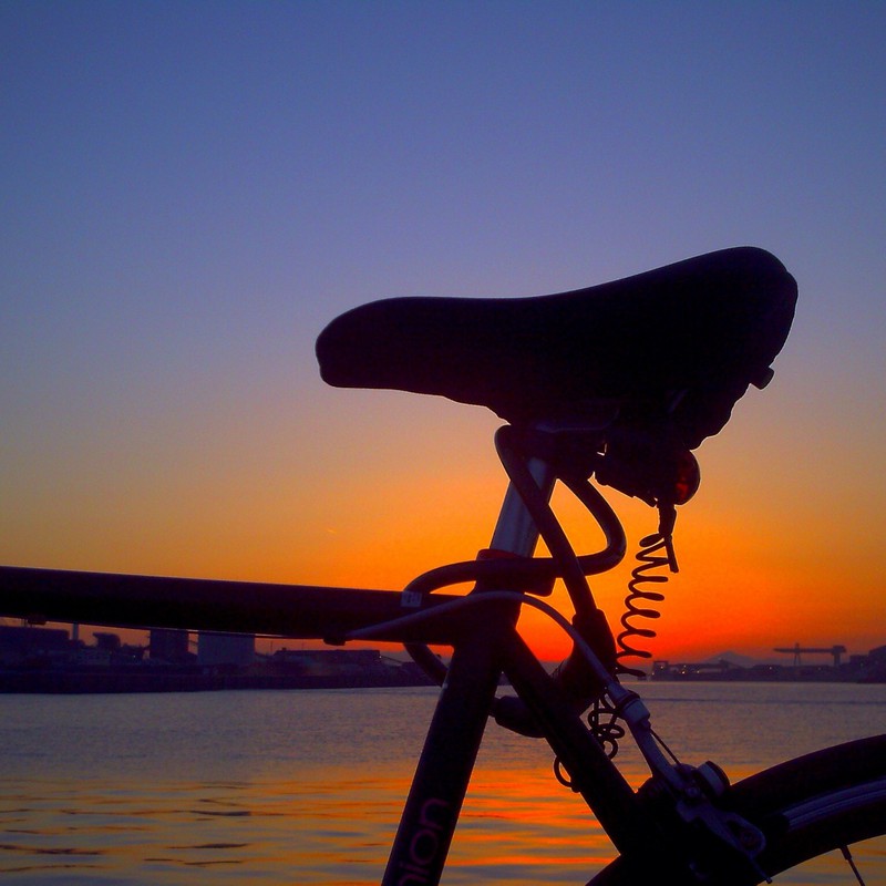 夕焼けと自転車