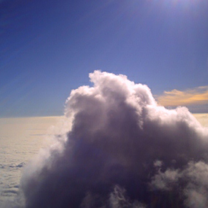 雲海から新しい雲