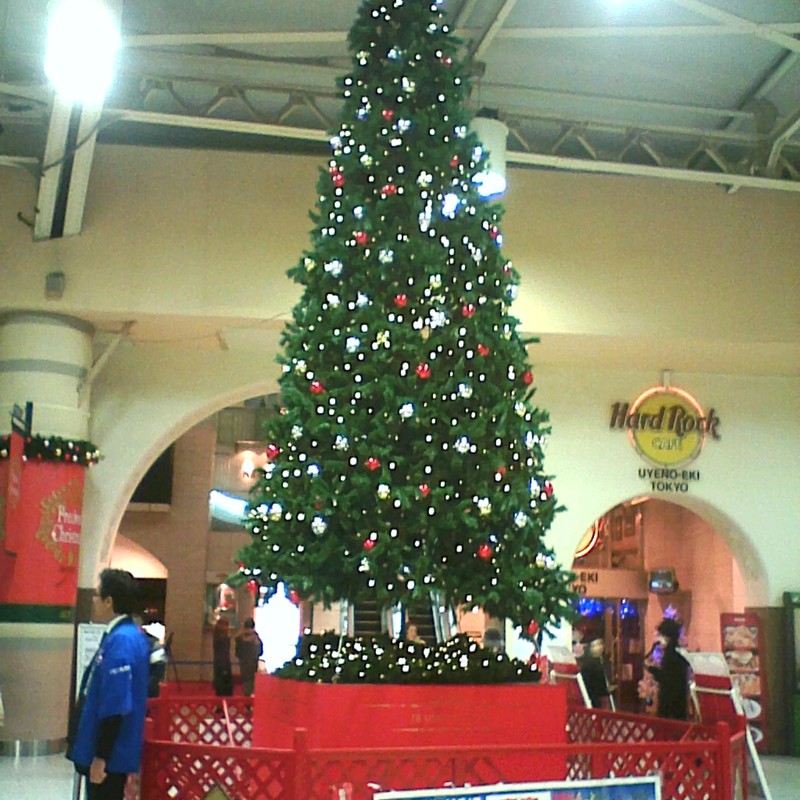 ＪＲ上野駅のクリスマスツリー２０１０