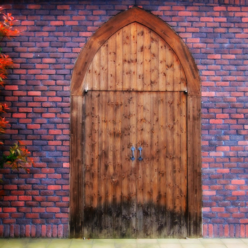重厚なドア