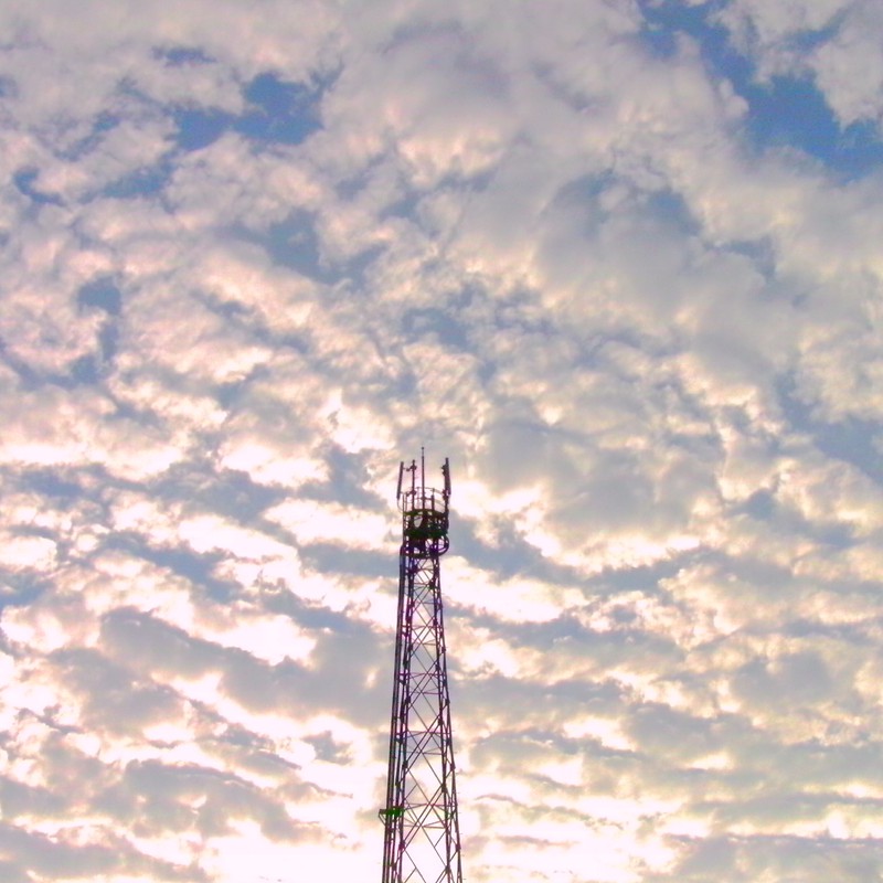 鉄塔と鱗雲