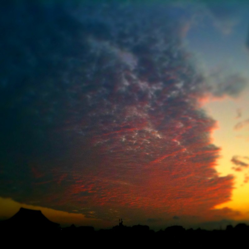 台風前日の夕焼け雲