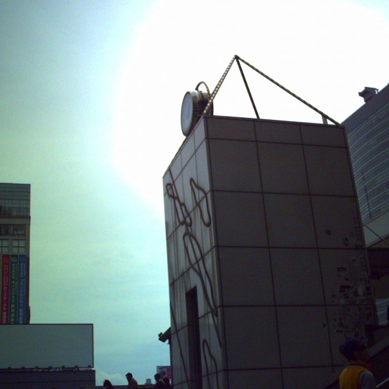 フラッグスのエスカレーターから