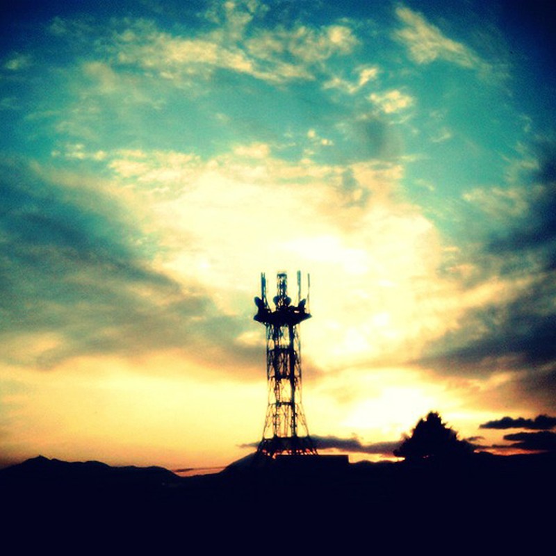 夕暮れの鉄塔