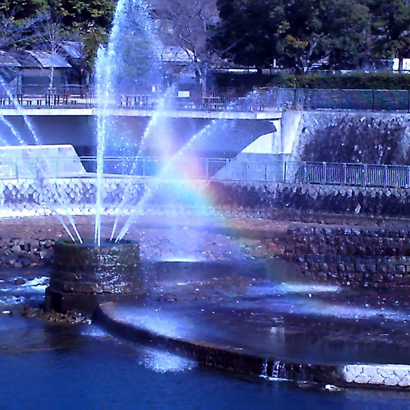 噴水と虹