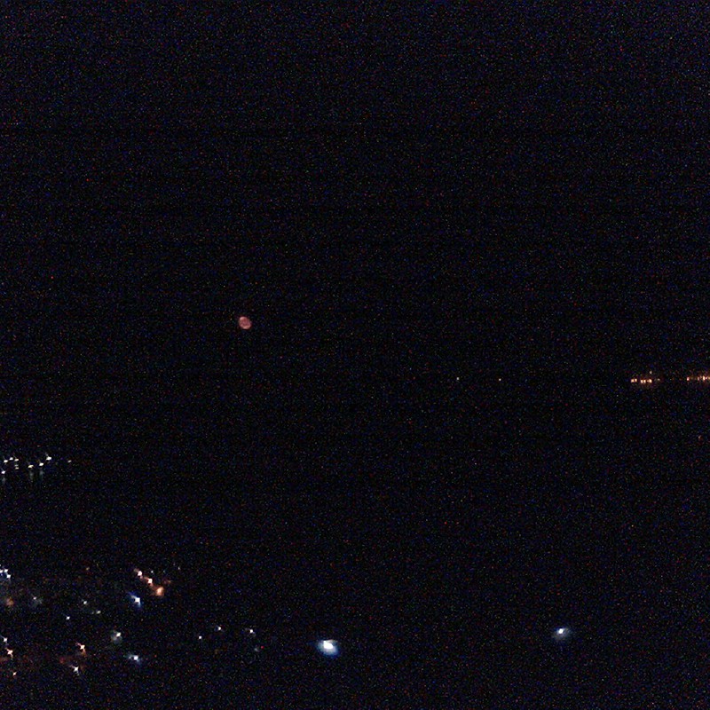 赤いお月さま。