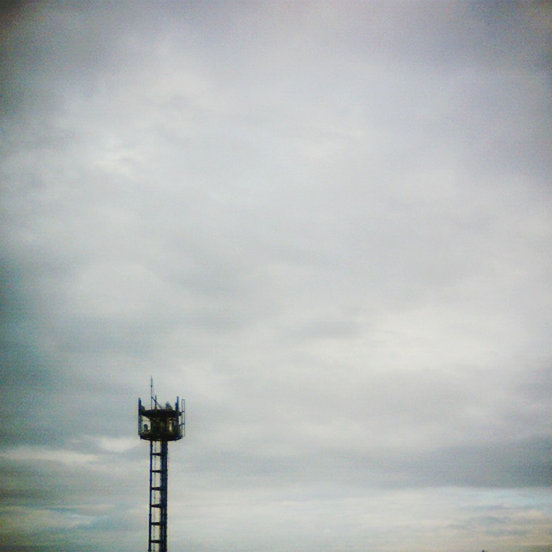 鉄塔と空