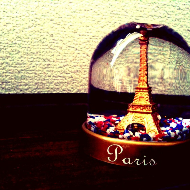 エッフェル塔のスノードーム