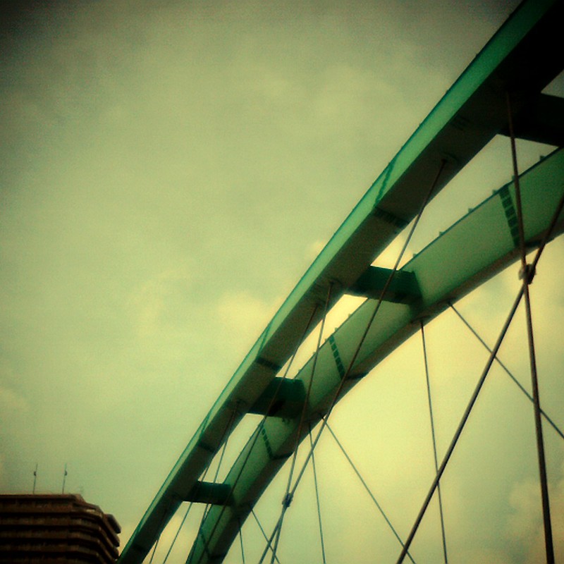 橋。