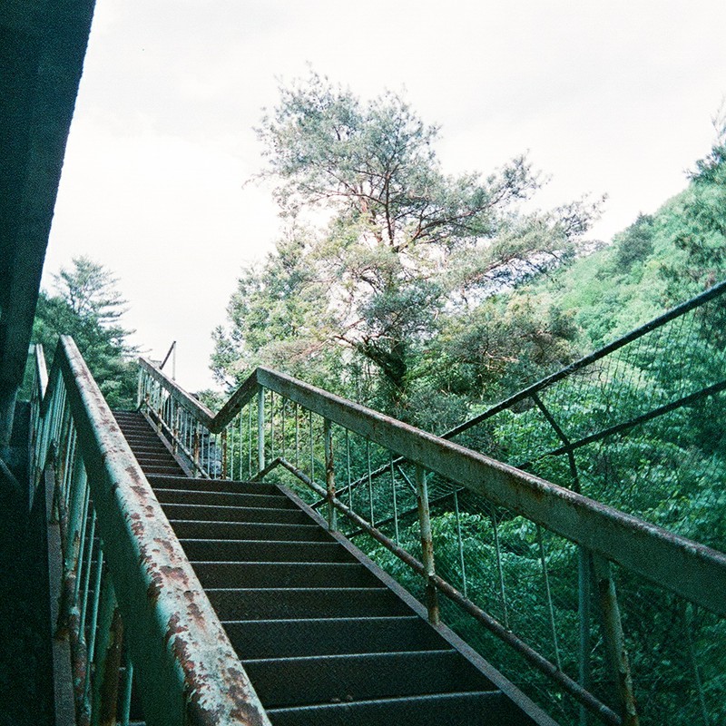 緑色の階段