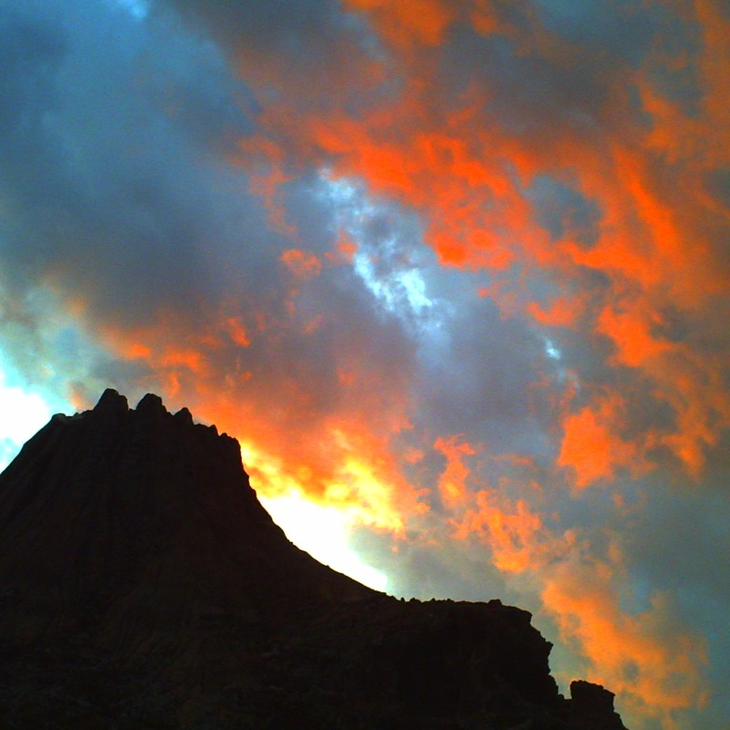 噴火　　Mt. Prometheus　　