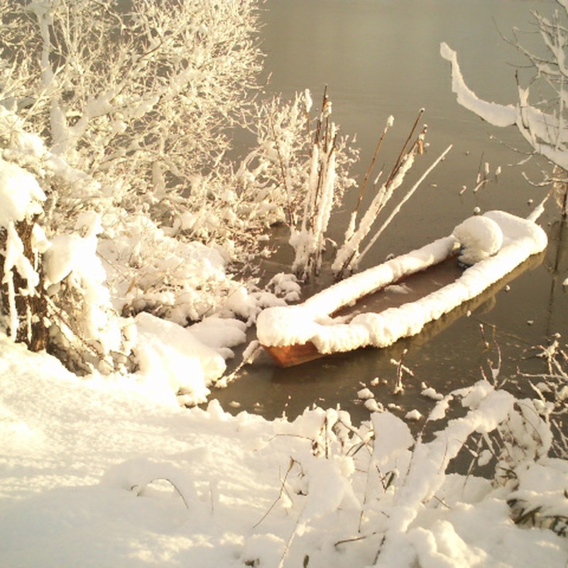 boat cover with snow
