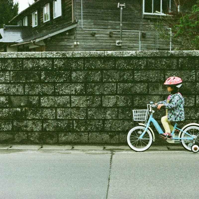 リンリン♪自転車がとおる。