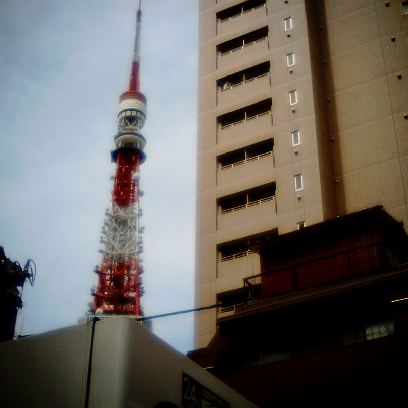 遠目で東京タワー