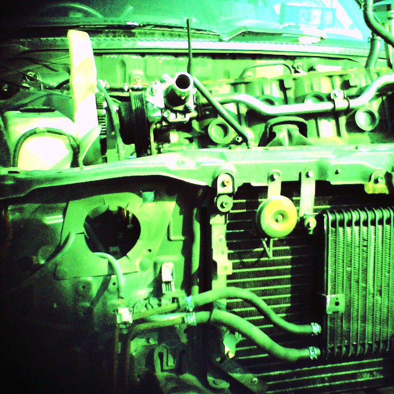 タクシー解体中?