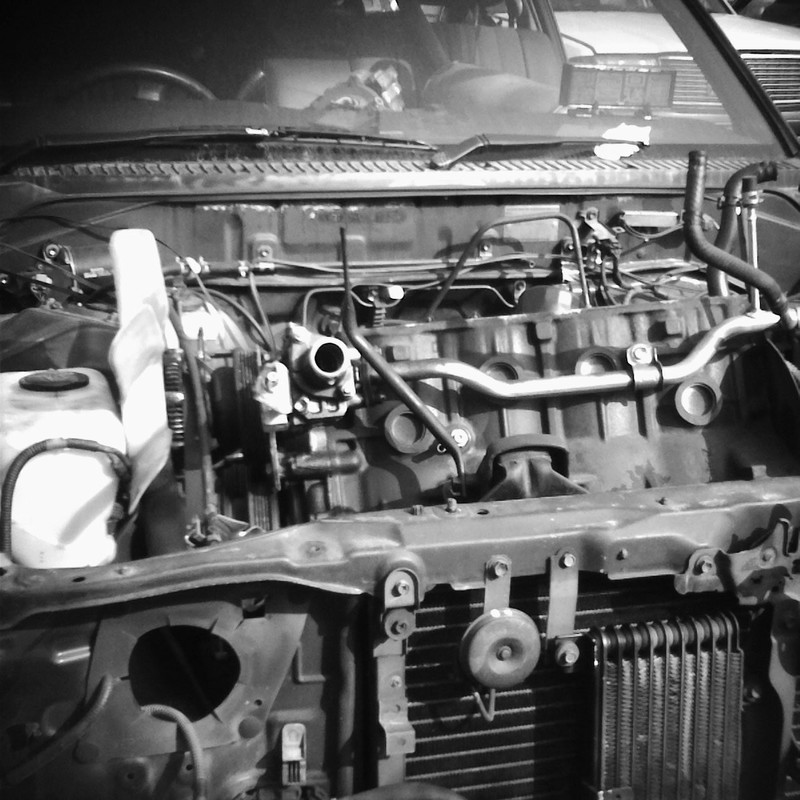 タクシー解体中?