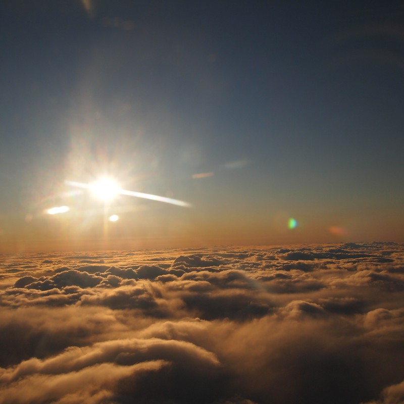 雲の上の太陽