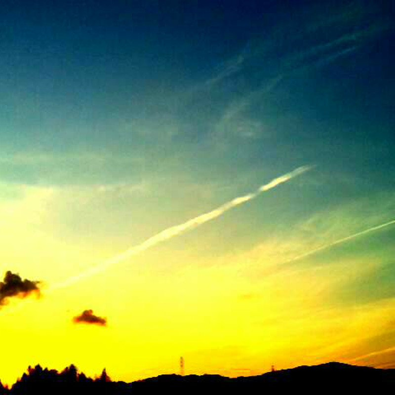 夕焼けと飛行機雲