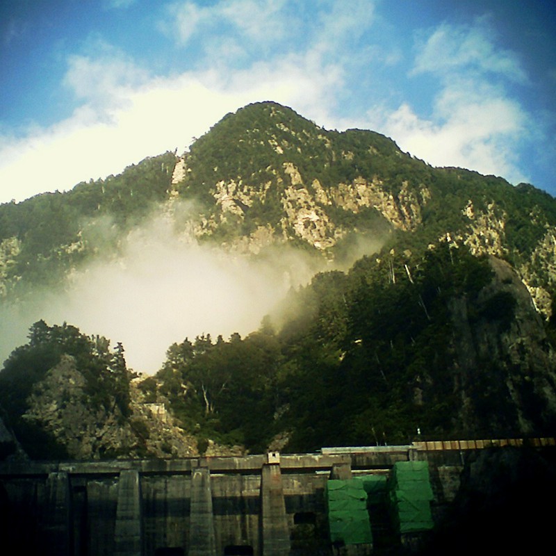 黒部ダム、山