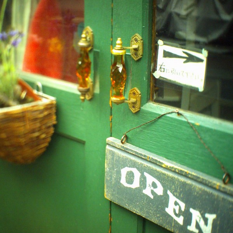 緑色の扉