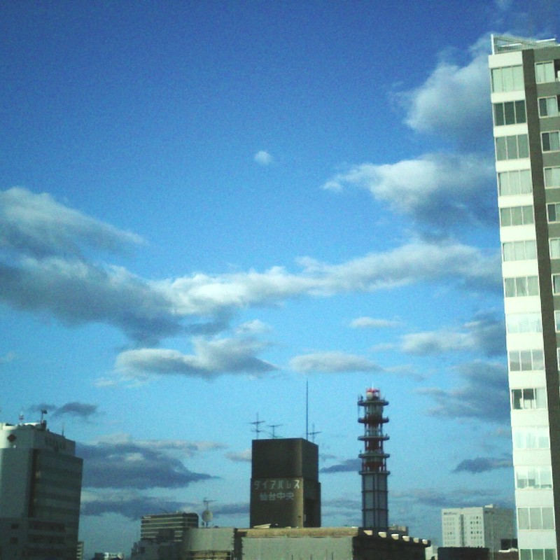 仙台駅前の空