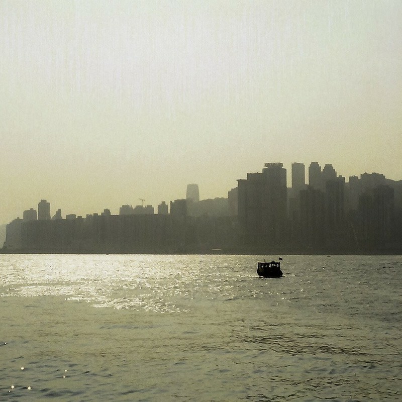 朝もや煙る香港の街を眺めながら想ふ…
