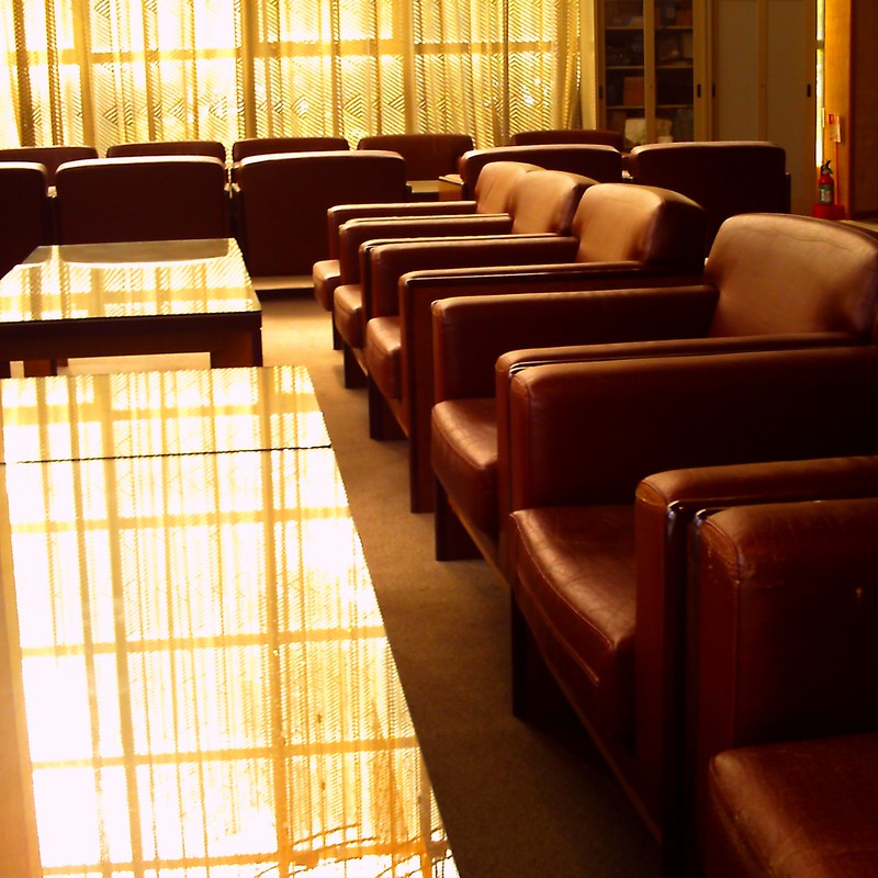 綺麗に並ぶ椅子