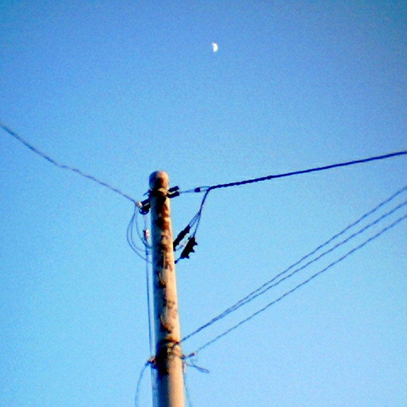 電線　と　月