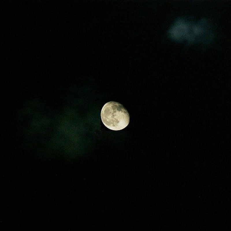 月に雲