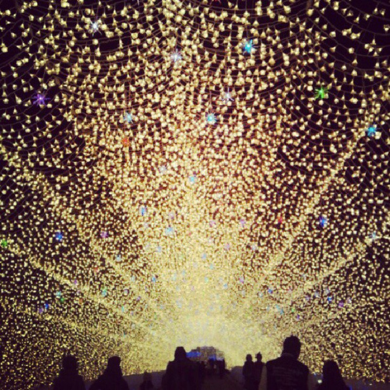 光のトンネル。