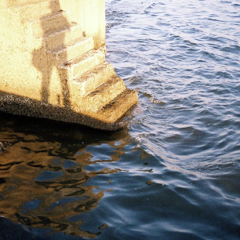 水中への階段