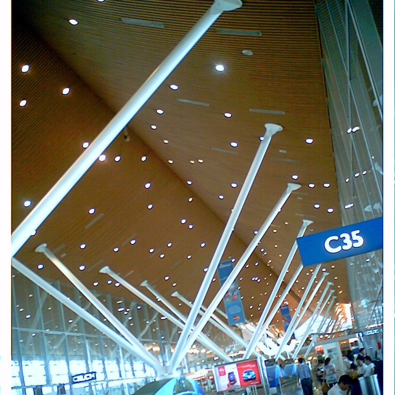 吉隆坡機場等待回國囉…