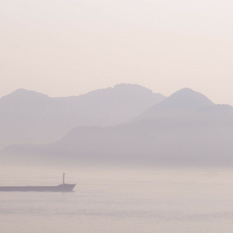 朝靄の海峡