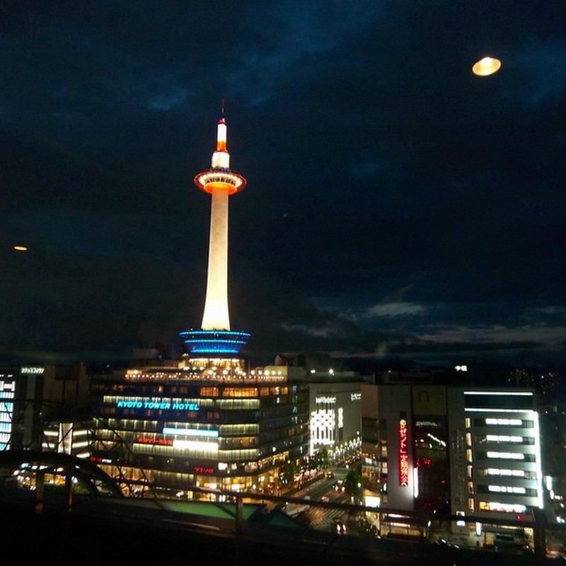 宇宙人の襲来か?!