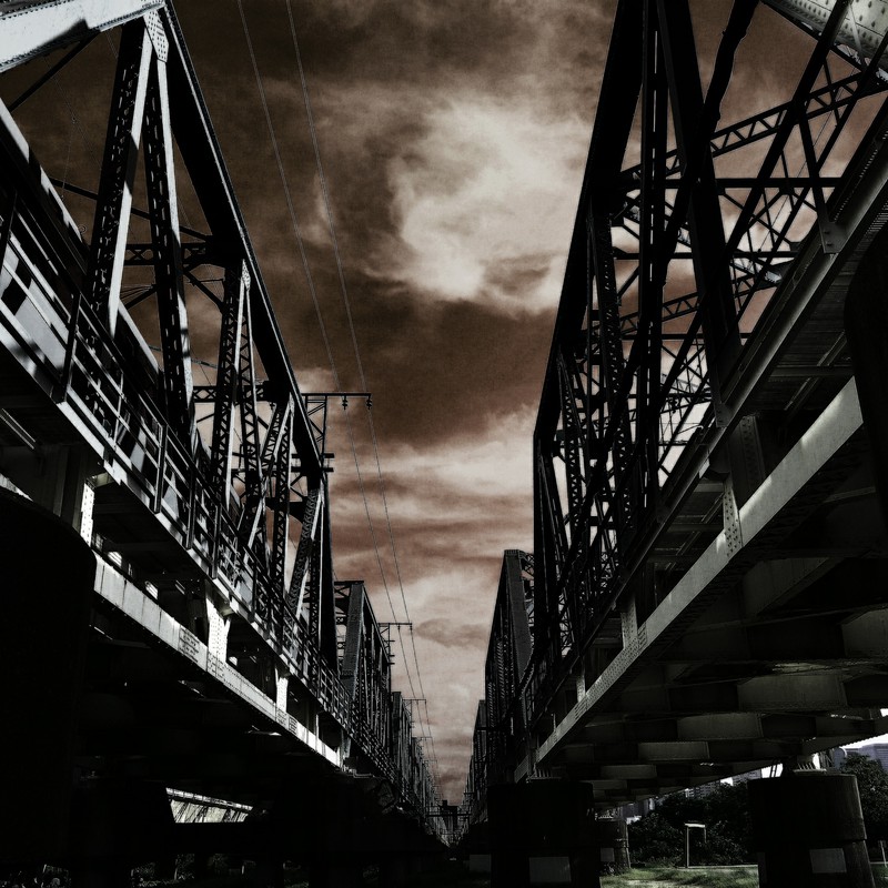 鉄橋の空
