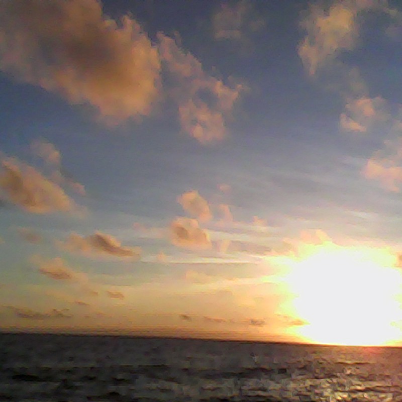 アーラ浜の夕陽。