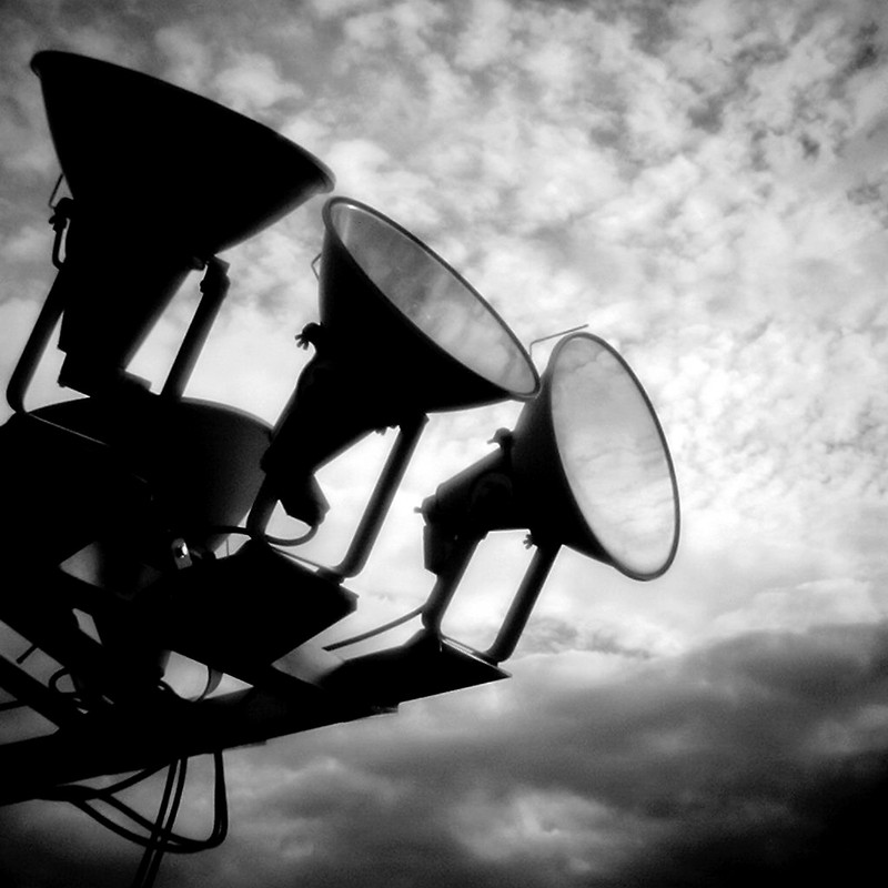 秋空を照らすライト