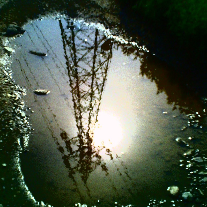 揺らめく光 揺らめく鉄塔